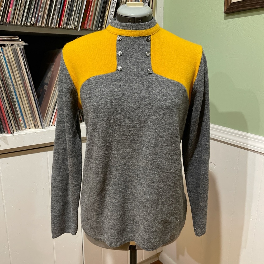 Vintage gray and yellow sweater